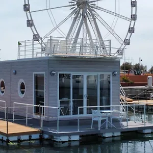 https://marina-blu-floating-resort-rimini.riccione-hotels.org