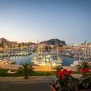https://cicala-house-palermo.sicilyhotelsitaly.net